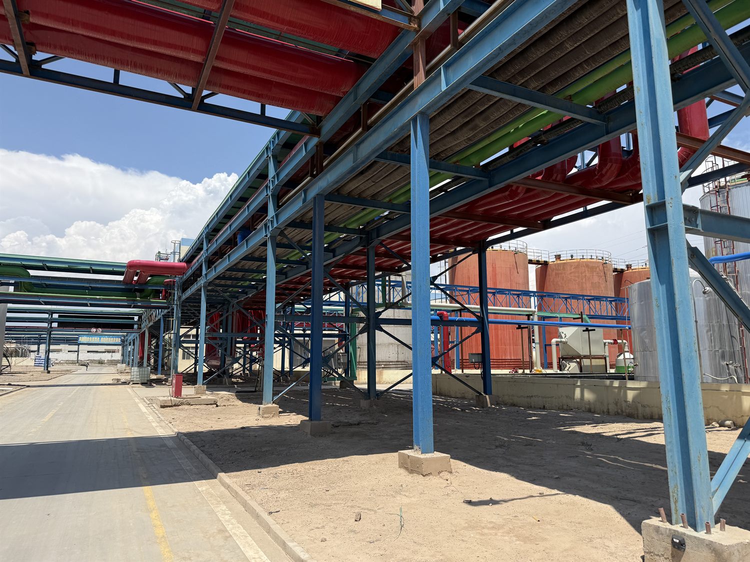 Chemical plant pipe rack